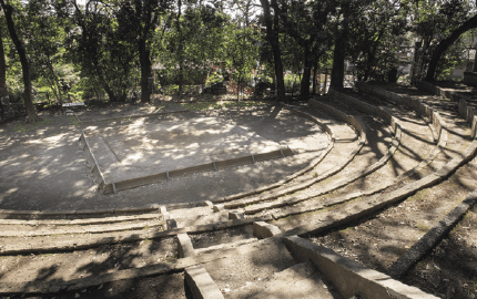 江戸三相撲で知られる世田谷八幡宮の土俵（現在）