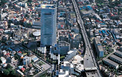 用賀駅のシンボル「世田谷ビジネススクエア」